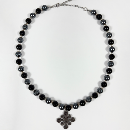 BLACK PEARL NECKLACE